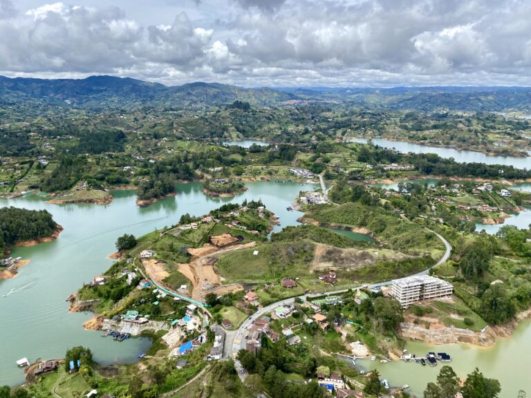 Vue panoramique depuis El Peñon de Guatape